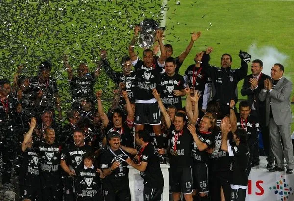 Kartal kupaya böyle uzandı