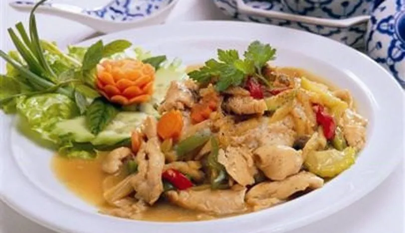 Zencefil Soslu Ve Fıstıklı Tavuk (Tayland Mutfağı'ndan)
