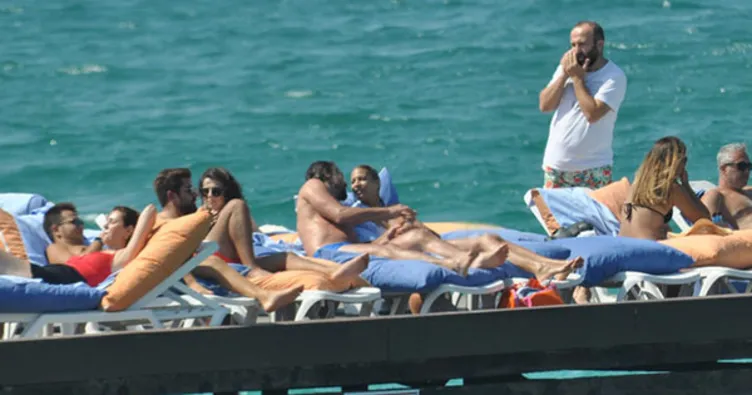 İlhan Mansız-Celina çifti Çeşme tatilinde