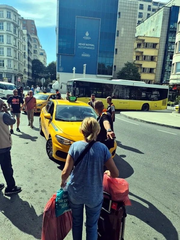turistleri-dolandiran-taksicilere-siki-denetim-1726239115394.jpg
