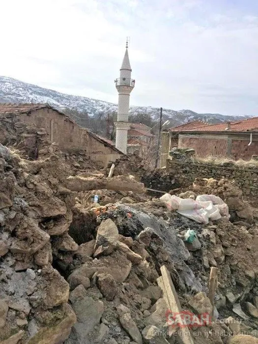Elazığ depremi Kemal Sunal’ın doğduğu evi de yıktı! İşte Kemal Sunal’ın doğduğu evin yıkılmadan önceki hali...