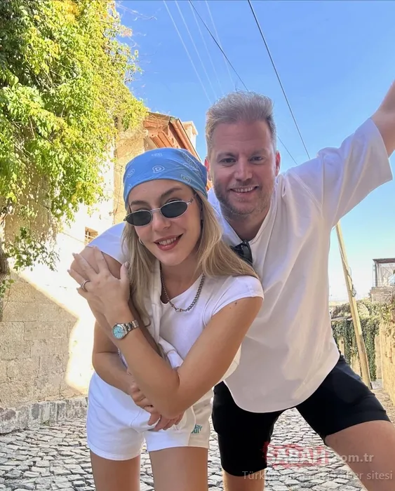 Anne olmak için gün sayıyor...Ege Kökenli’den karnı burnunda pozlar