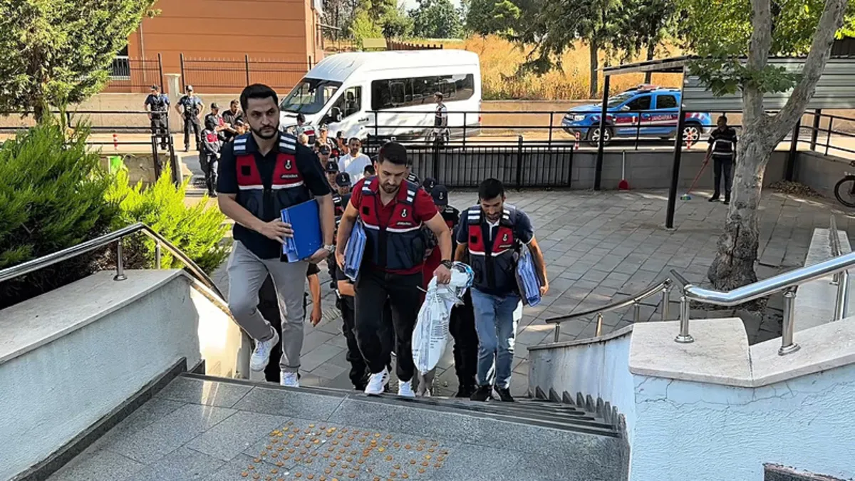 Bursa’da sahte alışveriş sitesi oyunu: Dolandırıcılardan 1 milyarlık işlem hacmi! Bursa’da sahte alışveriş sitesi oyunu: Dolandırıcılardan 1 milyarlık işlem hacmi!