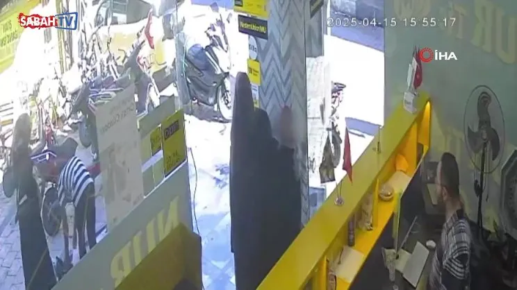 Tanınmamak için çarşafa girip hırsızlık yapan kadın tutuklandı | Video