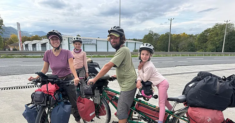 4 kişilik Kanadalı aile bisikletle dünya turunda! ’Türkiye çok güzel’