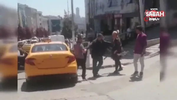 Taksimetre ücretine itiraz eden kadın ortalığı birbirine kattı! Plakayı söküp şoföre saldırdı | Video