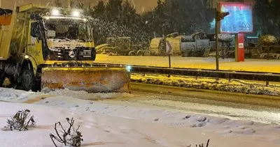 Büyükşehir’in 220 personelle sabaha kadar karla mücadelesi