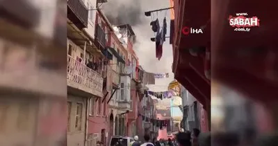 Beyoğlu’nda yangında can pazarı kamerada: Mahsur kalan 5 kişiyi ekipler kurtardı | Video