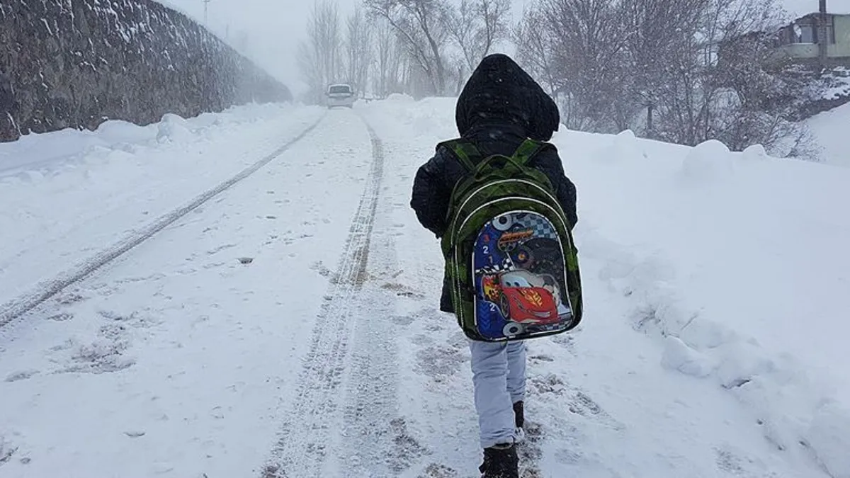BUGÜN OKULLAR TATİL Mİ? Valilikler duyurdu! 5 Ocak Pazartesi kar tatili olan iller ve ilçeler