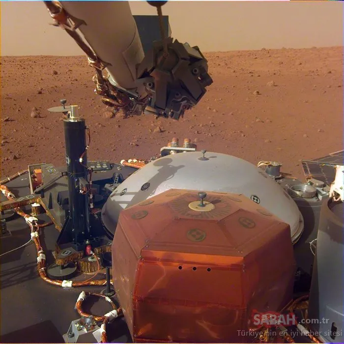 InSight, Mars yüzeyine depremölçer indirdi