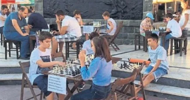 7 gün boyunca satranç oynandı