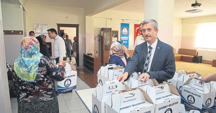 Şahinbey Belediyesi 500 aileye yardım elini uzattı