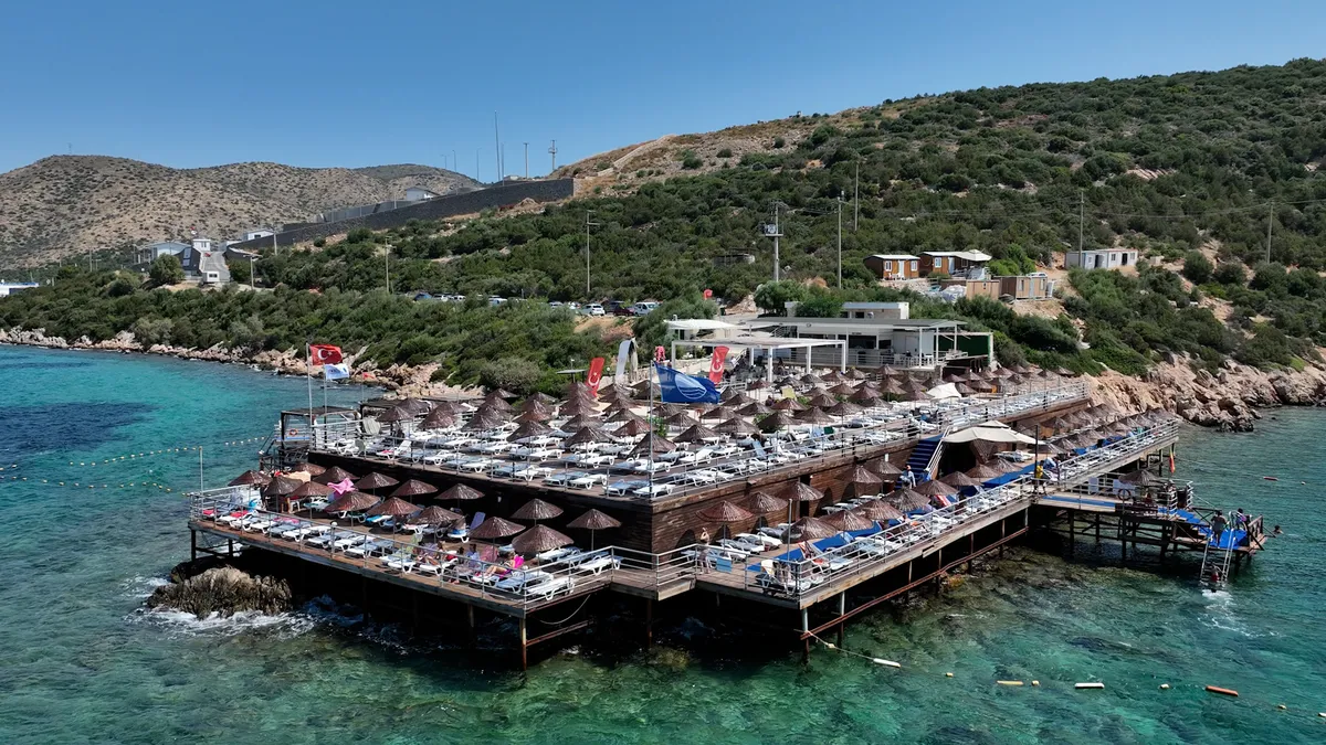Bodrum’da tatilin hesaplısı: Deniz ücretsiz, lahmacun 250 TL, hamburger pizza 450 TL Bodrum’da tatilin hesaplısı: Deniz ücretsiz, lahmacun 250 TL, hamburger pizza 450 TL