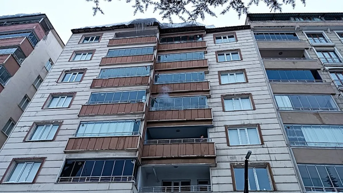 Çatıdan düşen kar, genç kızın sonu oldu