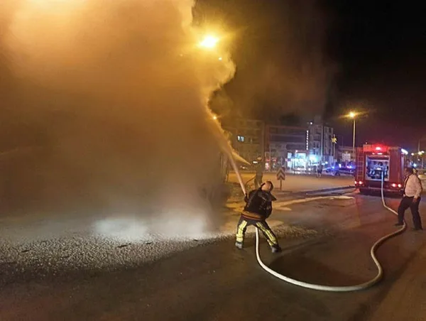 denizlide-yolcu-otobusu-alevlere-teslim-oldu-facianin-esiginden-donuldu-1630184418443.jpg