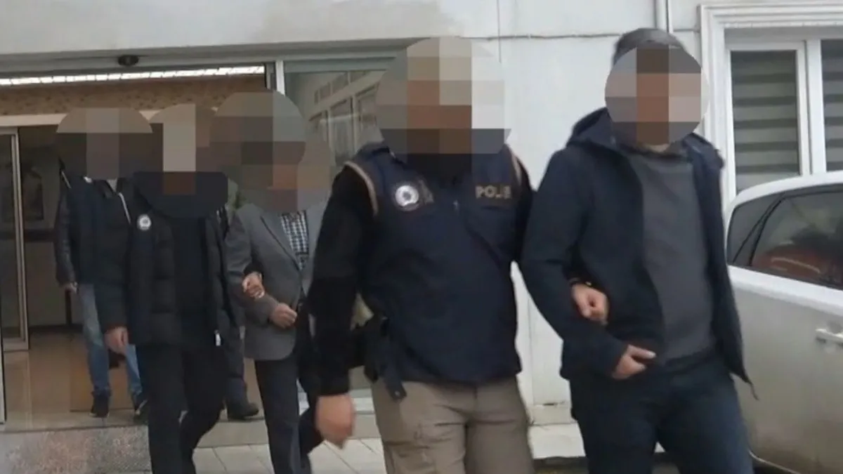 Sakarya merkezli 4 ilde FETÖ operasyonu: 3 tutuklama Sakarya merkezli 4 ilde FETÖ operasyonu: 3 tutuklama
