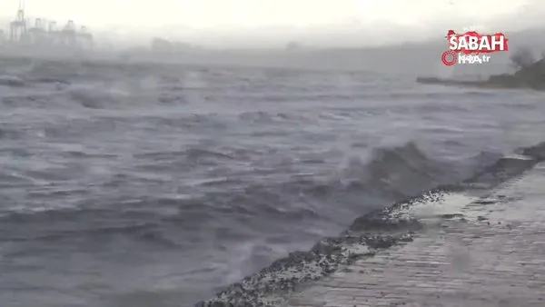 Fırtına uyarısı ardından dev dalgalar kıyıyı böyle dövdü | Video
