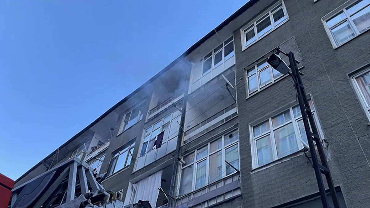 Kayseri’de alkollü şahıs evini ateşe verdi! Kayseri’de alkollü şahıs evini ateşe verdi!