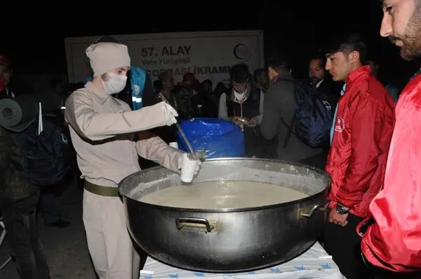 Son dakika: Sabah namazını kılıp yürüyüşe geçtiler