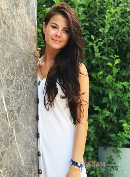 Bez Bebek’in Pompi’si Elif Ceren Balıkçı güzelliğiyle Bez Bebek’in Pompi’si Elif Ceren Balıkçı güzelliğiyle