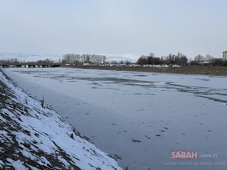 Sivas’ta derece -18’i gördü: Kızılırmak Nehri dondu!