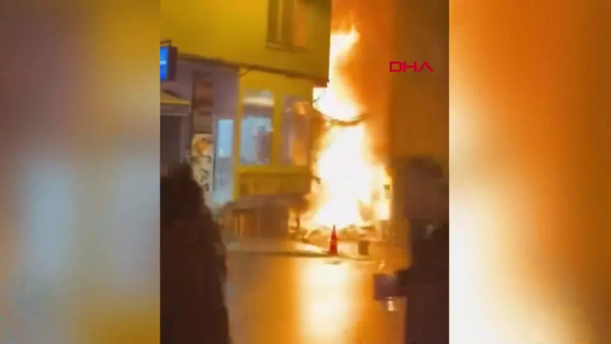 İstanbul Beyoğlu'nda yangındaki patlamalar kamerada videosunu izle | Son Dakika Haberleri