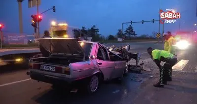 TIR’a arkadan çarpan otomobil paramparça oldu: 1 ölü | Video