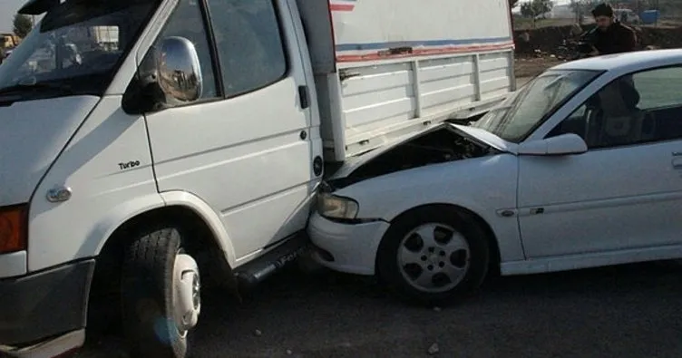 Şanlıurfa’da otomobil kamyonete çarptı: 4 yaralı