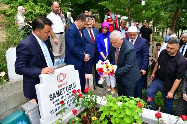 15-temmuz-sehidi-samet-uslu-kabri-basinda-dualarla-anildi-1752568766824.jpg