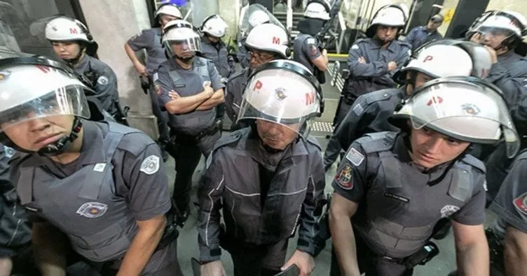 Brezilya’da protestocu polisler ile meclis polisi arasında arbede