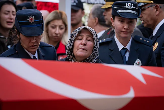 son-dakika-i-sehit-polis-ahmet-turkoglu-sorusturmasinda-yeni-gelisme-5-kisi-tutuklandi-1791485919301.jpeg
