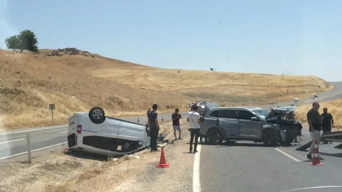 Diyarbakır’da feci kaza: Cip ile hafif ticari araç çarpıştı! 1’i ağır, 9 yaralı Diyarbakır’da feci kaza: Cip ile hafif ticari araç çarpıştı! 1’i ağır, 9 yaralı