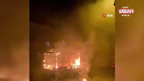 Ataşehir’de kamyonet alev alev yandı | Video