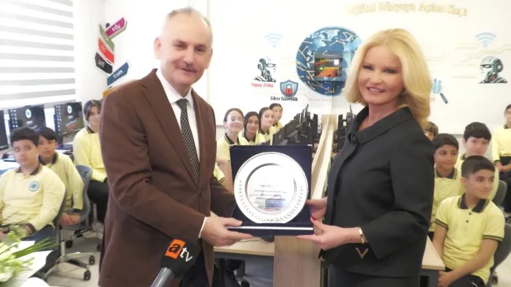 Müge Anlı ile Güven Bana Bilişim Sınıfı açıldı | Video