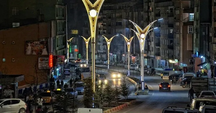 Hakkari’de iki cadde daha renklendirildi