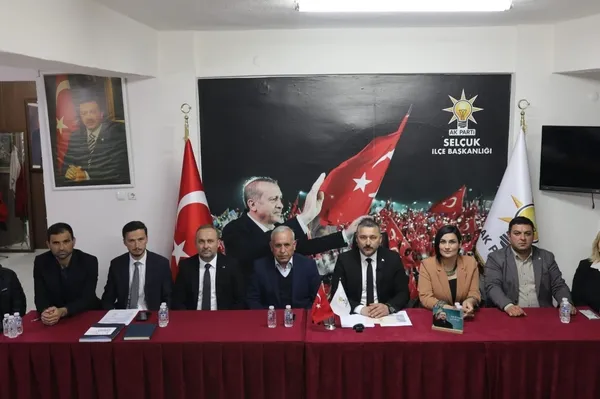 ak-parti-selcuk-ilce-baskani-bayraklidan-yerel-yonetime-1-yil-degerlendirmesi-1745064632596.jpg