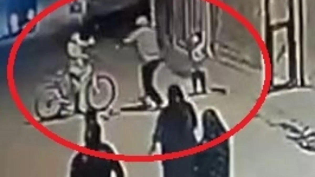Sokakta gürültü yapan çocukları sopayla darp etti! gözaltına alındı