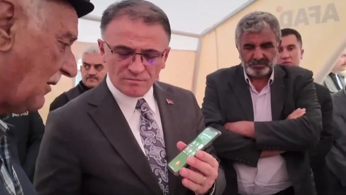 Bakan Yerlikaya, Van'da kaybolan Rojin Kabaiş'in ailesiyle görüştü