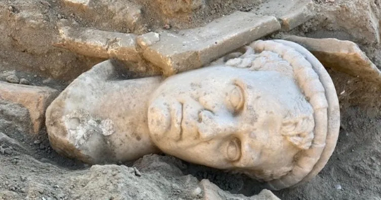 Laodikya’da 2 bin yıllık rahip başı heykeli gün yüzüne çıkarıldı
