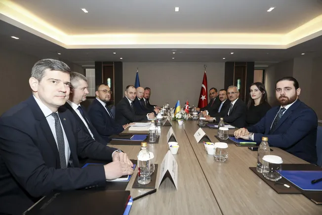 bakan-uraloglu-ukrayna-ile-kara-yolu-tasimaciligini-serbestlestirdik-1706707267741.jpg