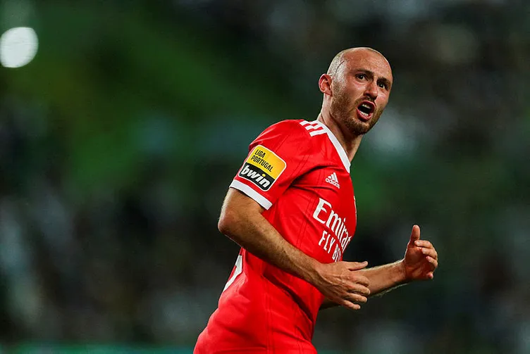 SON DAKİKA HABERLERİ: CIES'e göre dünya futbolunun en iyileri belli oldu! Süper Lig'den o yıldız listede...