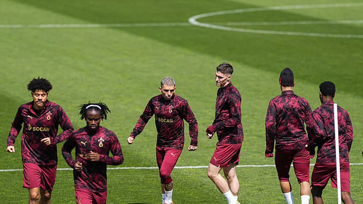 Galatasaray’ın Liverpool rövanşı kamp kadrosu açıklandı! Galatasaray’ın Liverpool rövanşı kamp kadrosu açıklandı!