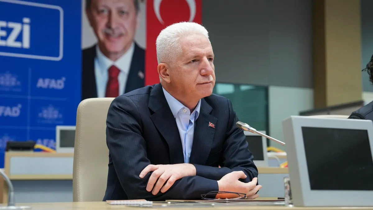 İstanbul Valisi Gül, AFAD’da karla mücadele çalışmalarını takip etti!