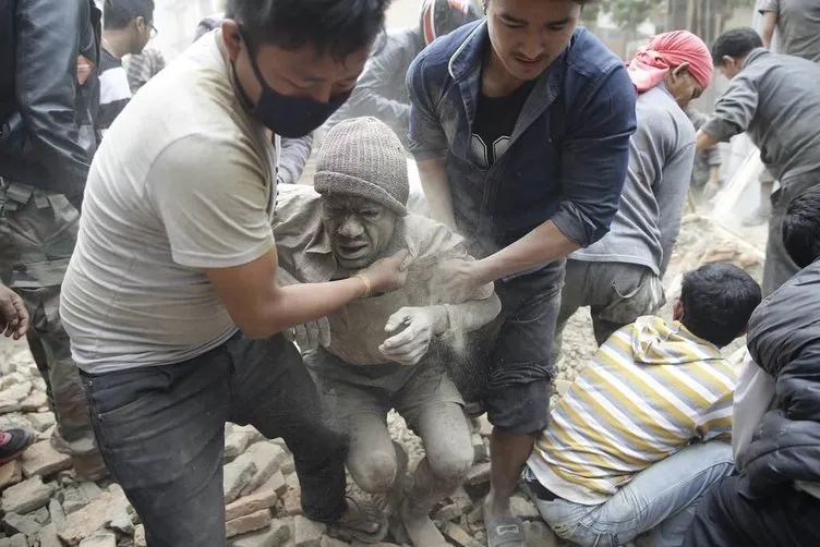 Nepal’de 7,9’luk deprem