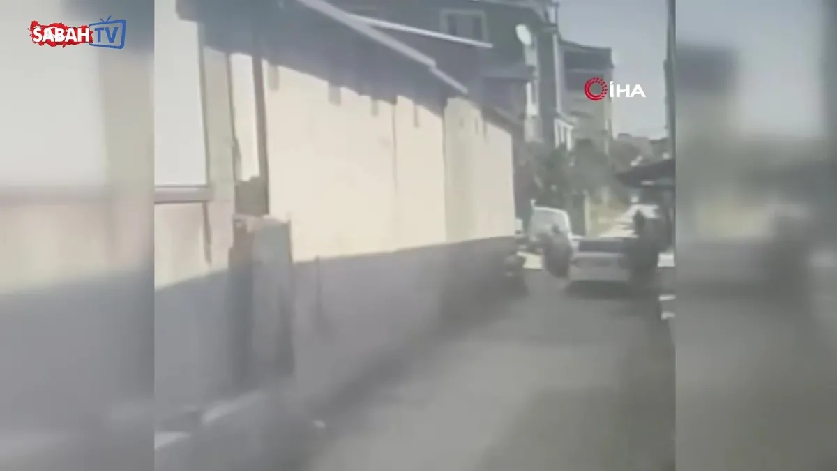 Depremzede vatandaş yeni yuvası için aldığı altınları düşürdü, yoldan geçen kadın üzerine kondu: O anlar kamerada