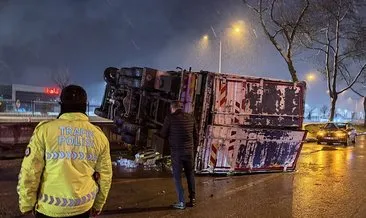 Bursa’da içecek yüklü kamyon devrildi! #bursa