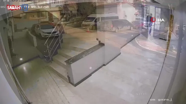 İzmir’de apartmanlara girip beğendiği ayakkabıları valize koyan hırsız yakalandı | Video