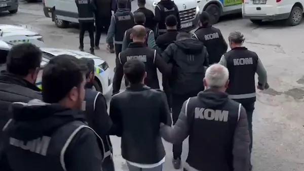 polisten-suc-orgutlerine-nefes-kesen-operasyon-kuyu-operasyonunda-50-tutuklama-1732350662167.jpg