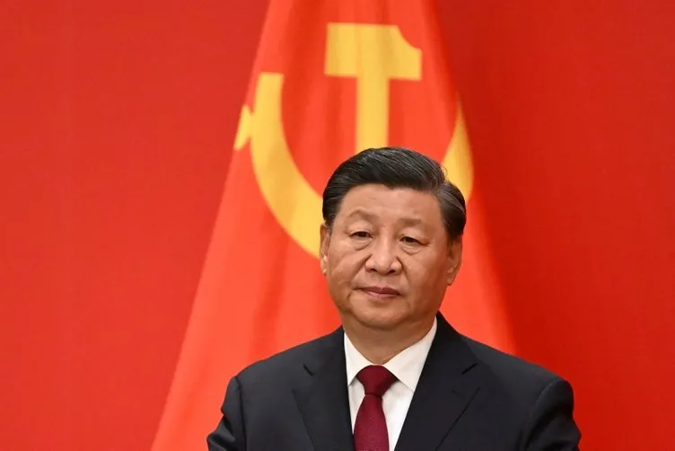 Dünya bu görüntüyü konuşuyor! Çin’de Şi Cinping’in konuşması öncesi yaşanan o anlar törene damga vurdu