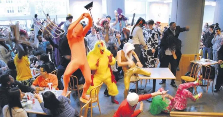 Ah bir akım patlasa da peşine takılsam...